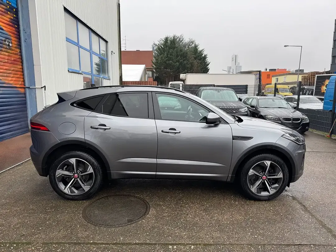 Jaguar E-Pace - Thumbnail 4