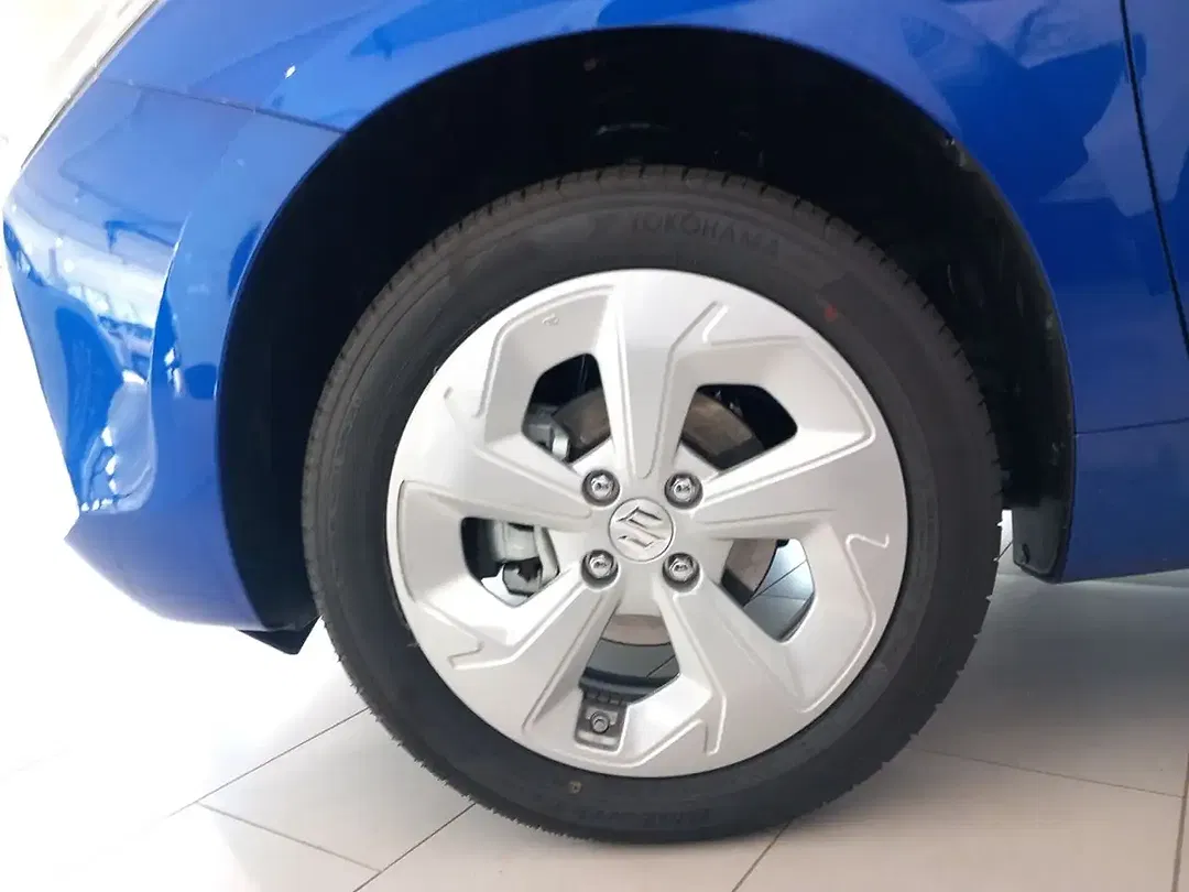 Suzuki Swift - Thumbnail 4