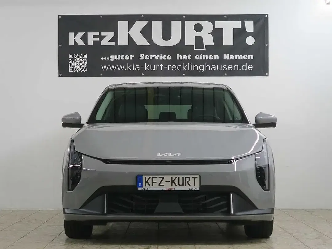 Kia EV4 - Thumbnail 2