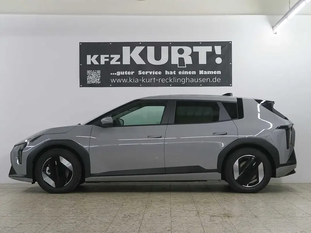 Kia EV4 - Thumbnail 3