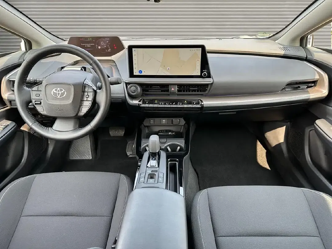 Toyota Prius - Thumbnail 10