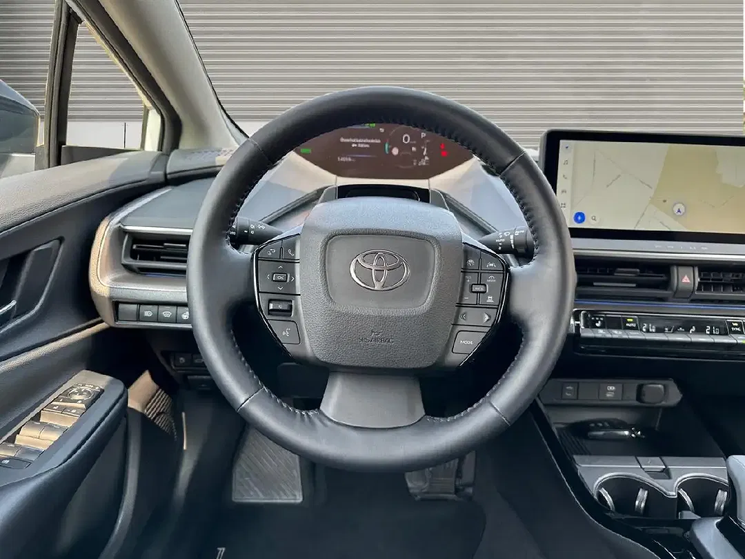 Toyota Prius - Thumbnail 11