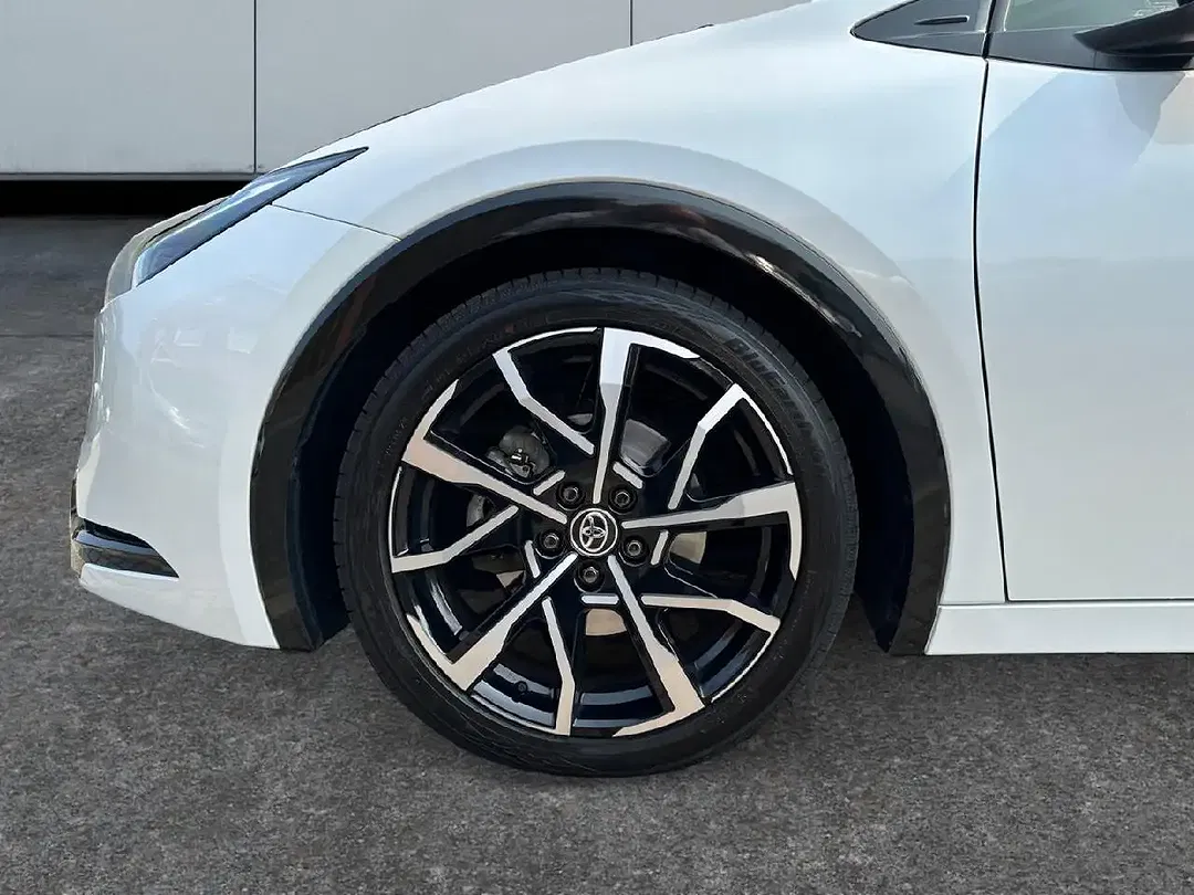 Toyota Prius - Thumbnail 13