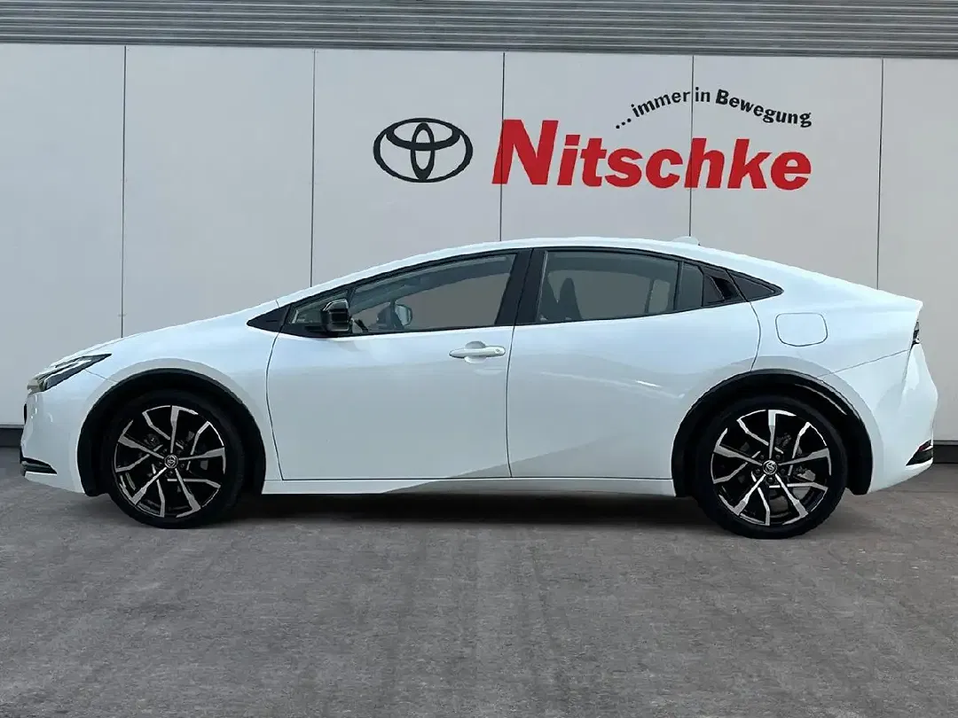 Toyota Prius - Thumbnail 2