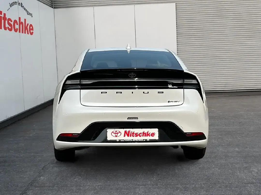 Toyota Prius - Thumbnail 4