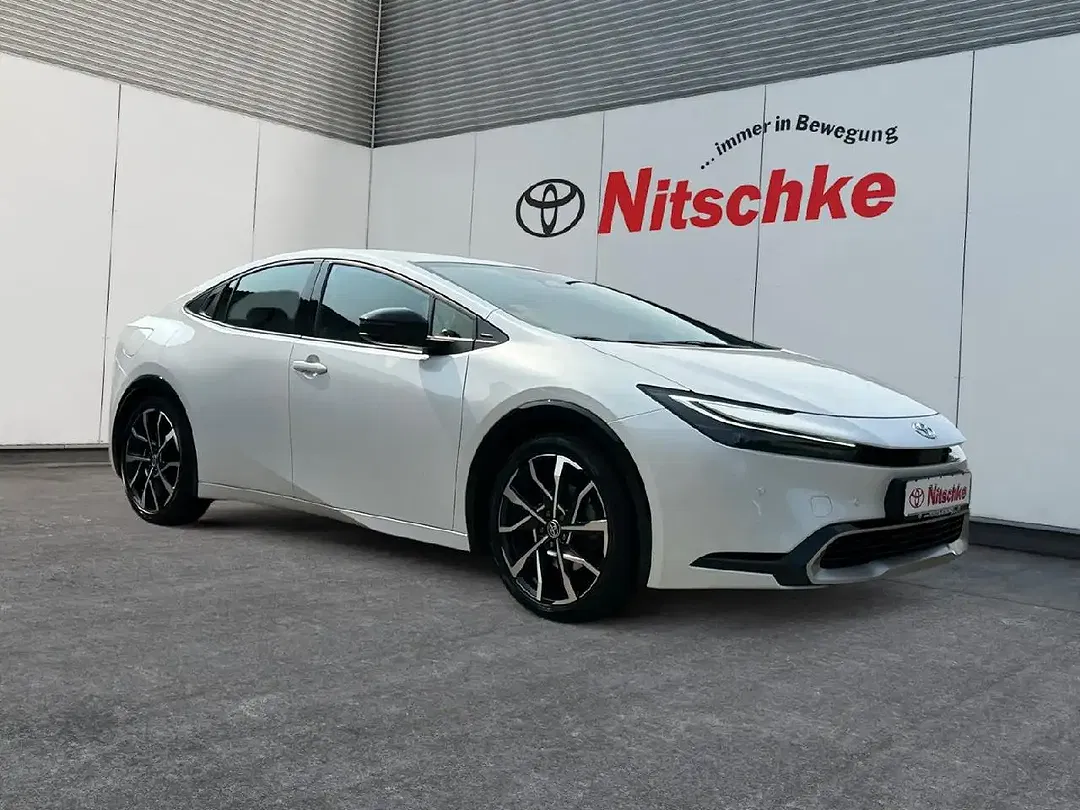 Toyota Prius - Thumbnail 7
