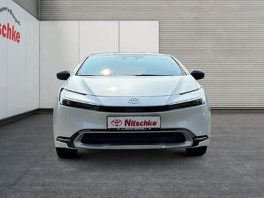 Toyota Prius - Thumbnail 8