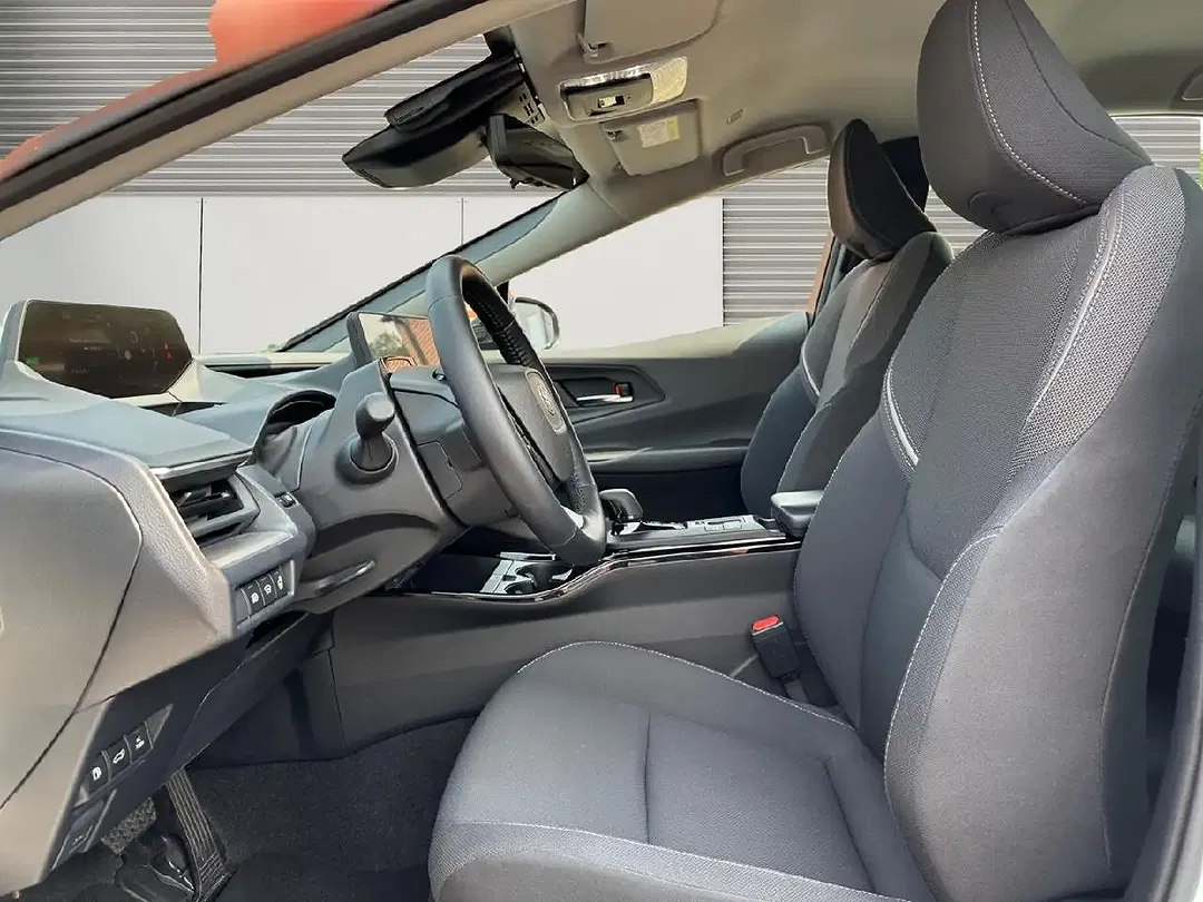 Toyota Prius - Thumbnail 9