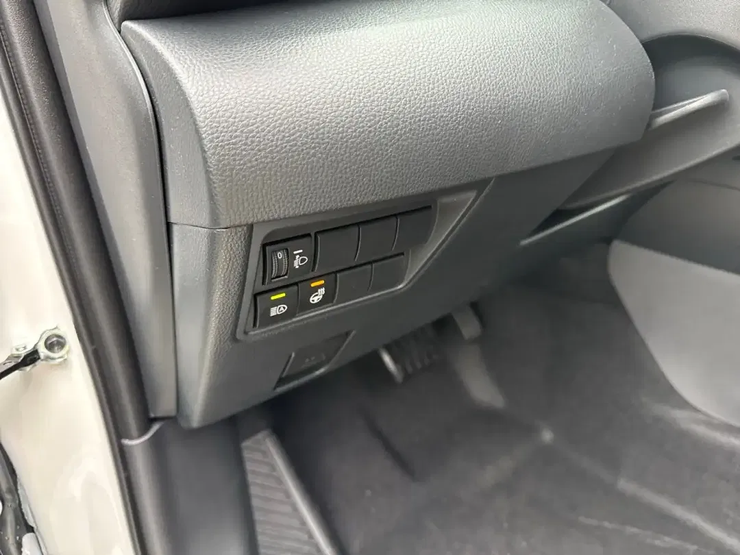 Toyota Yaris - Thumbnail 10