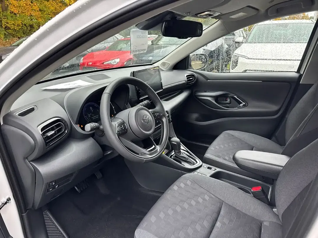 Toyota Yaris - Thumbnail 9