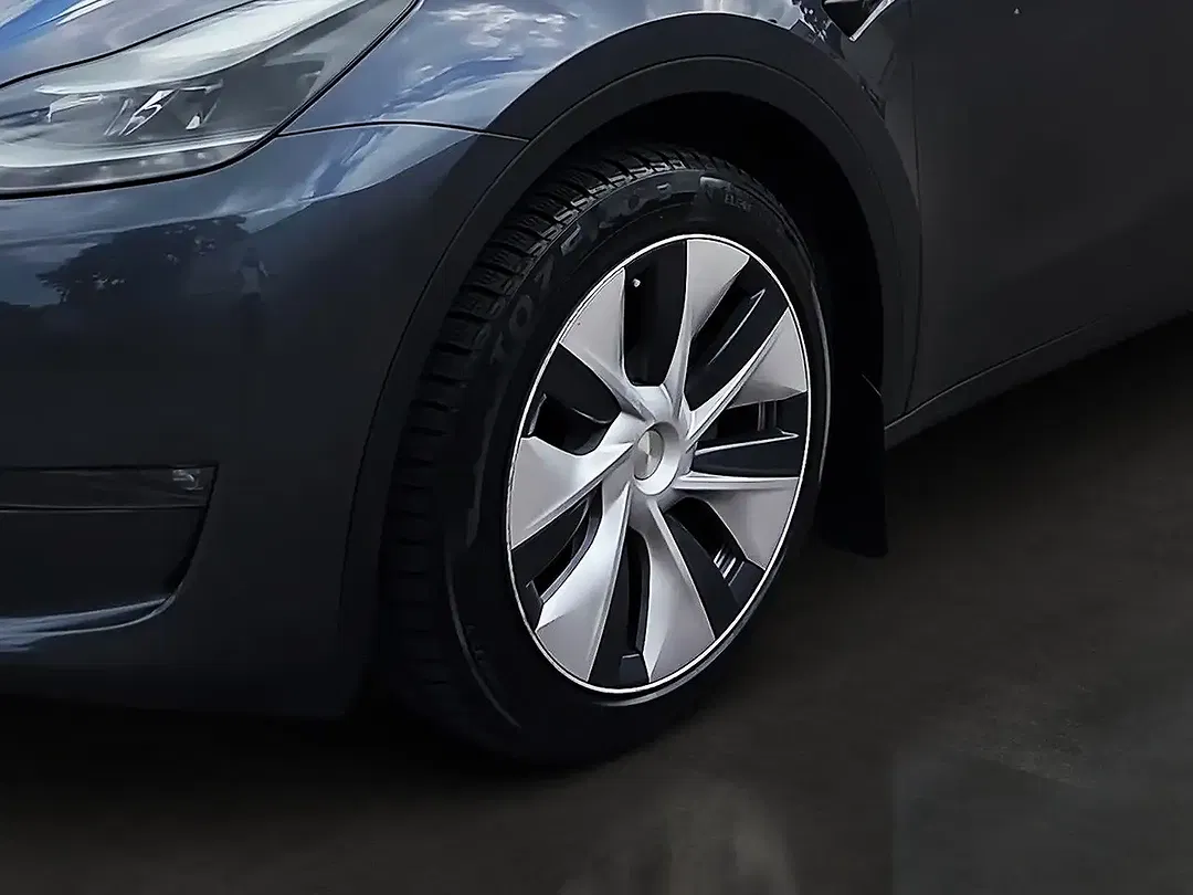 Tesla Model Y - Thumbnail 11
