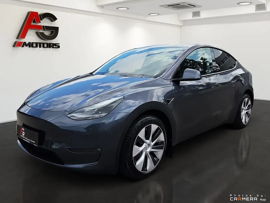 Tesla Model Y - Thumbnail 2