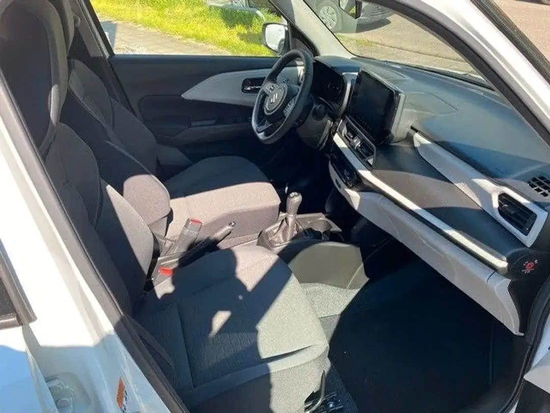 Suzuki Swift - Thumbnail 11