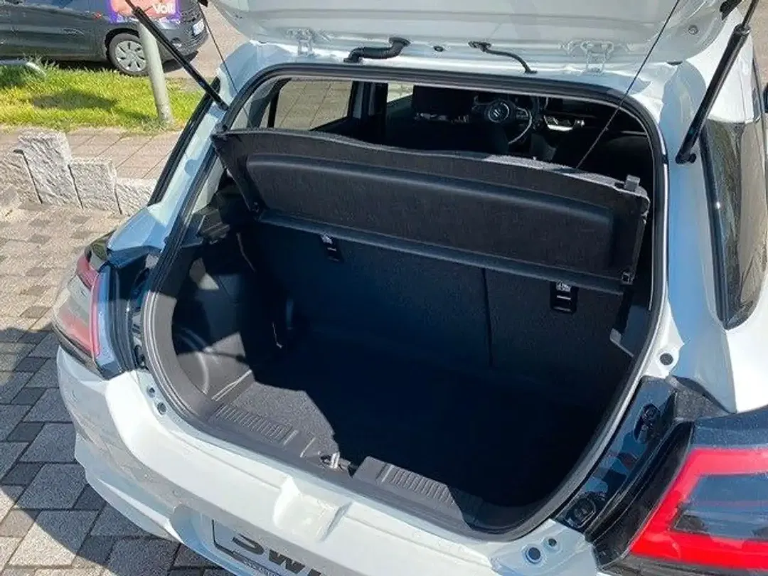 Suzuki Swift - Thumbnail 9
