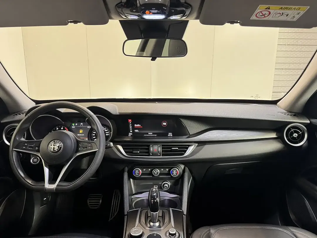 Alfa Romeo Stelvio - Thumbnail 11