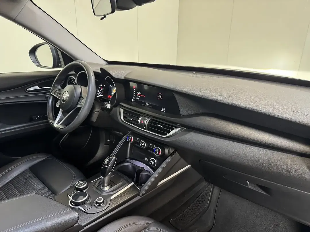 Alfa Romeo Stelvio - Thumbnail 13