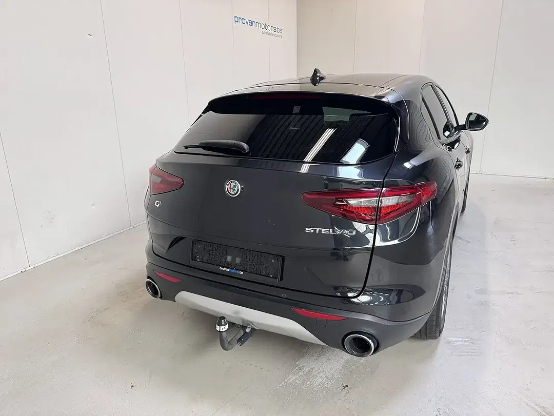 Alfa Romeo Stelvio - Thumbnail 25