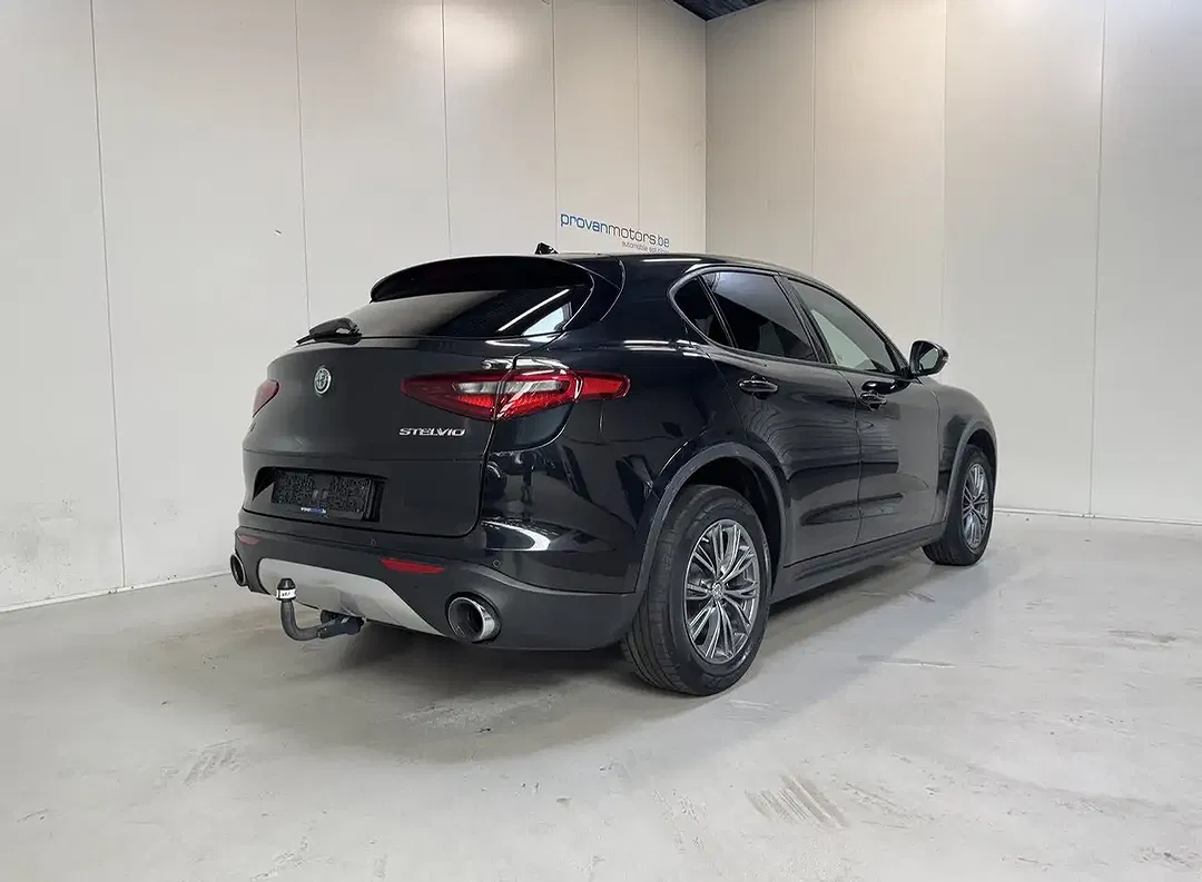 Alfa Romeo Stelvio - Thumbnail 3