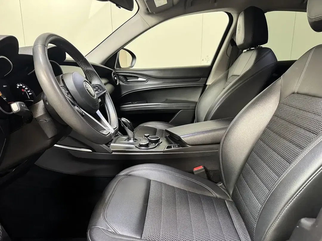 Alfa Romeo Stelvio - Thumbnail 9