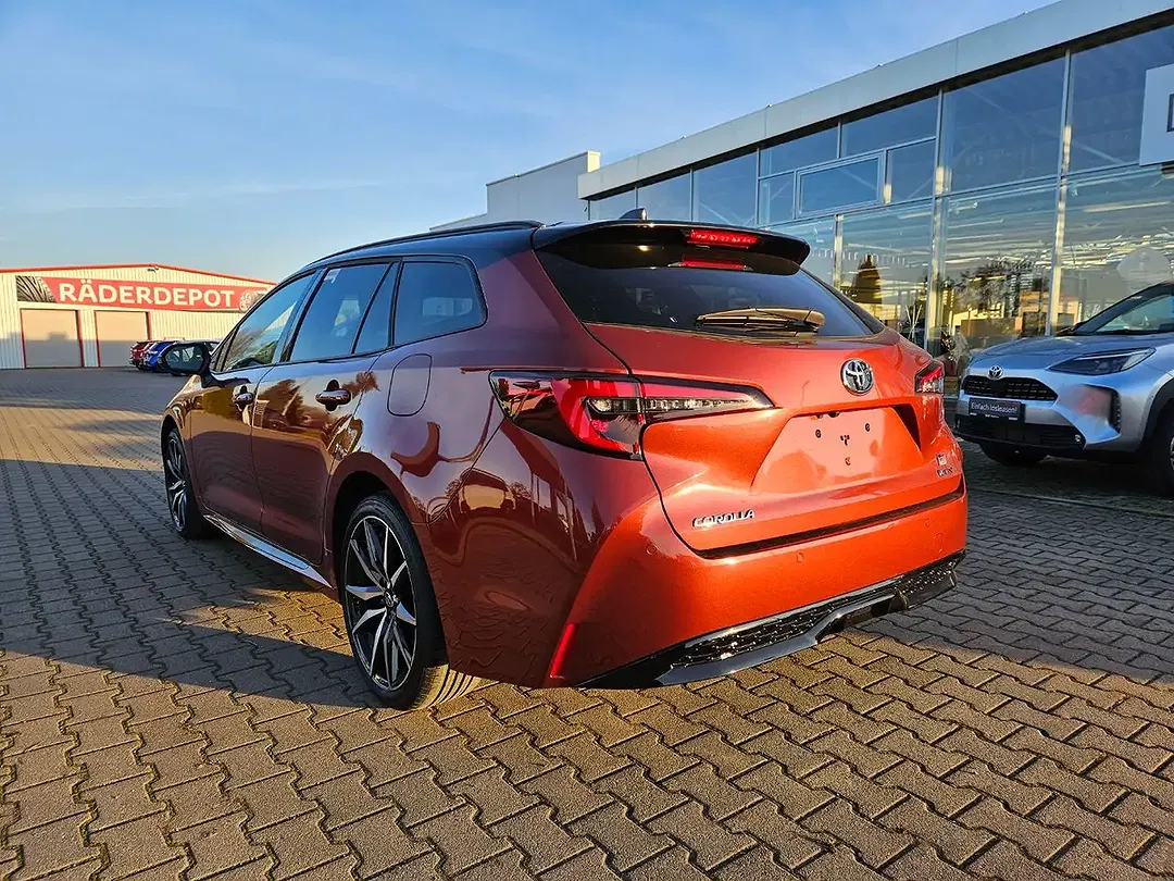 Toyota Corolla - Thumbnail 5