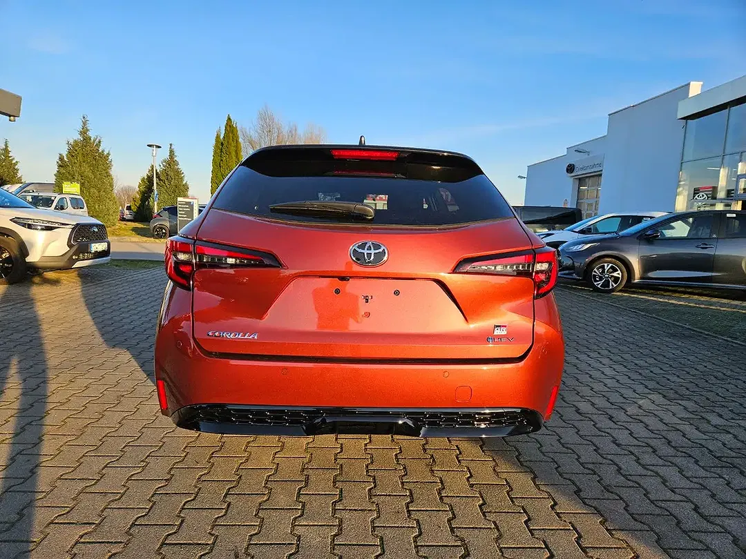Toyota Corolla - Thumbnail 6