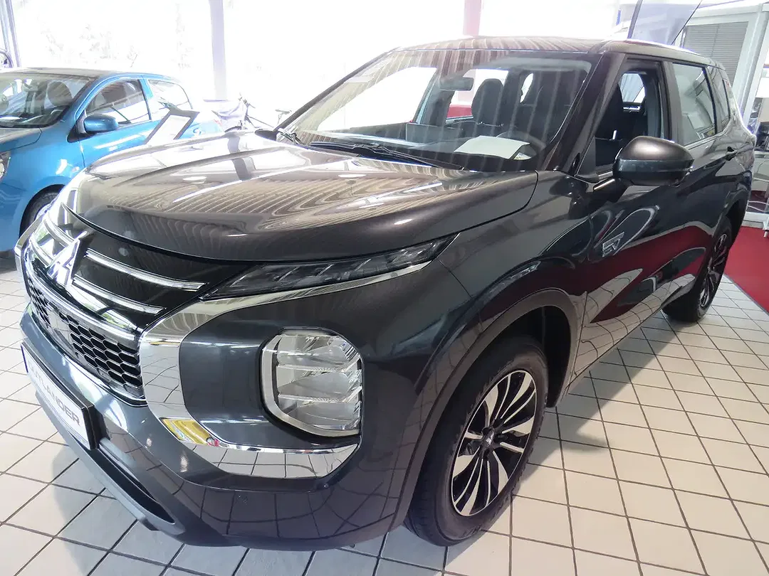 Mitsubishi Outlander - Thumbnail 1