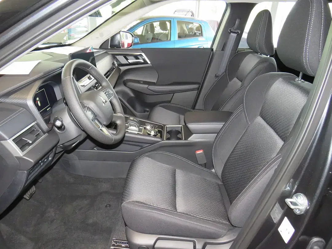 Mitsubishi Outlander - Thumbnail 11