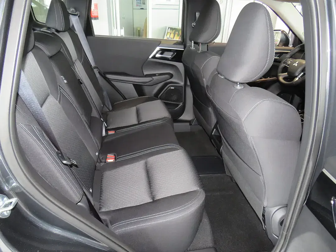 Mitsubishi Outlander - Thumbnail 14