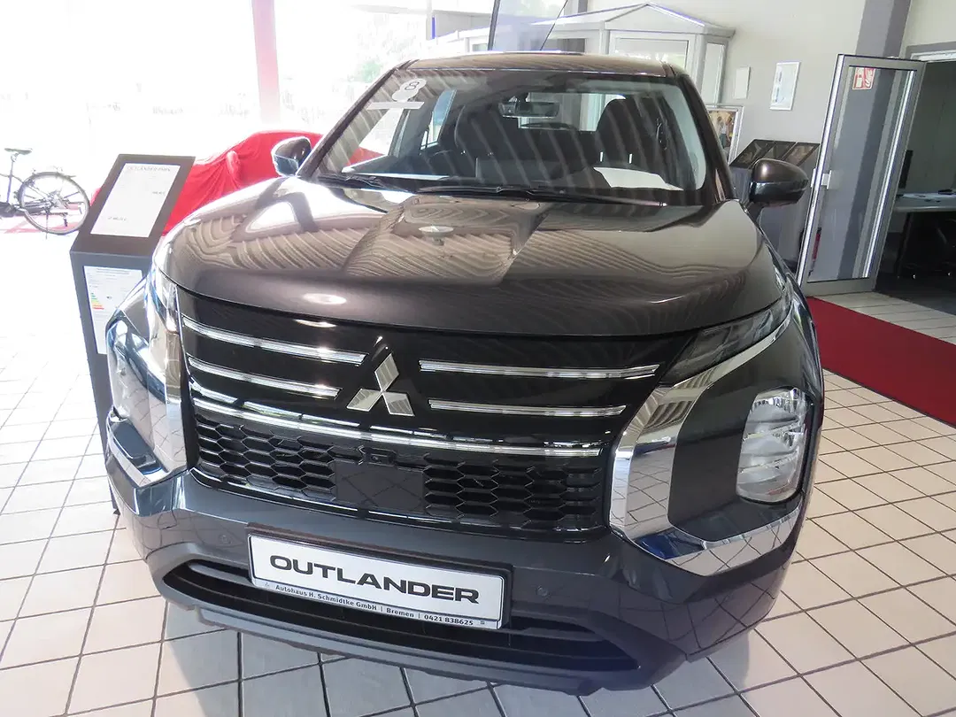 Mitsubishi Outlander - Thumbnail 2