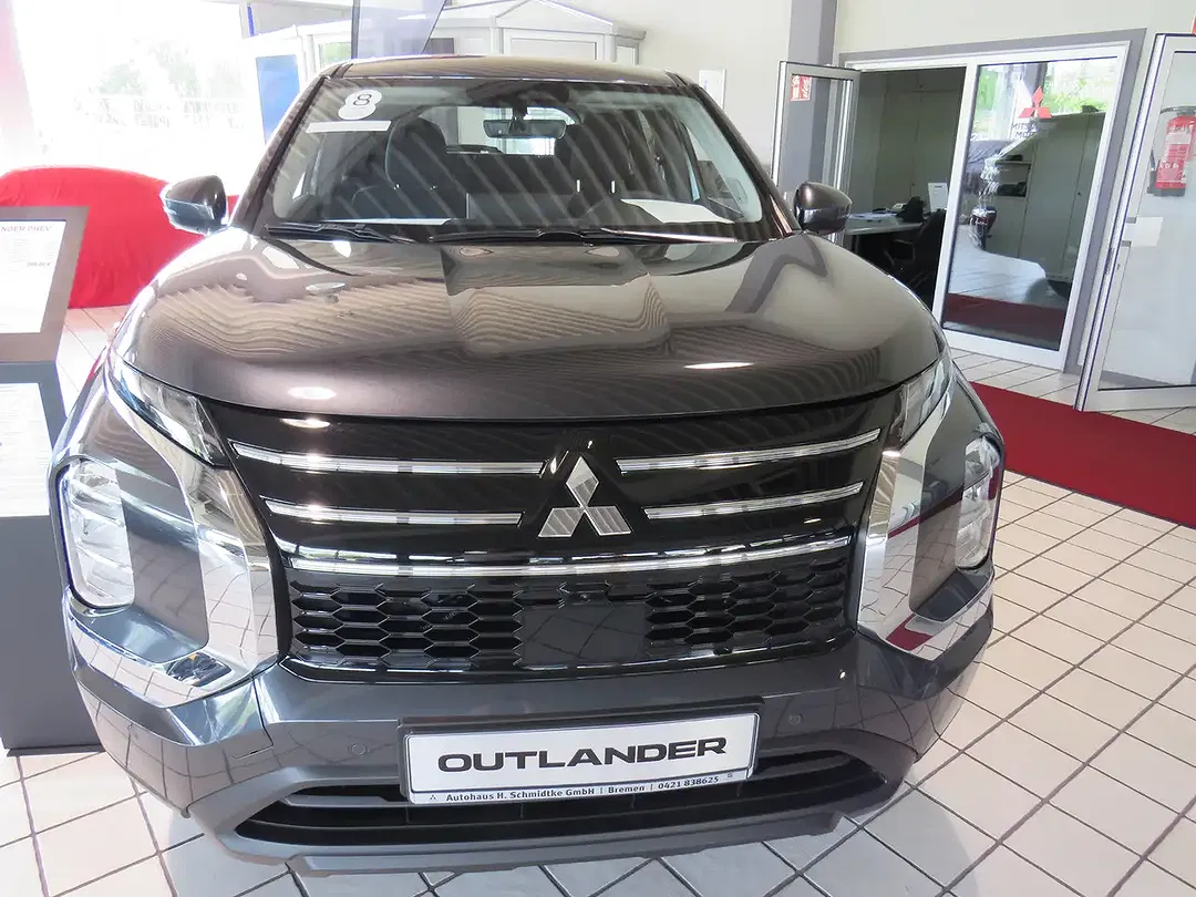 Mitsubishi Outlander - Thumbnail 3