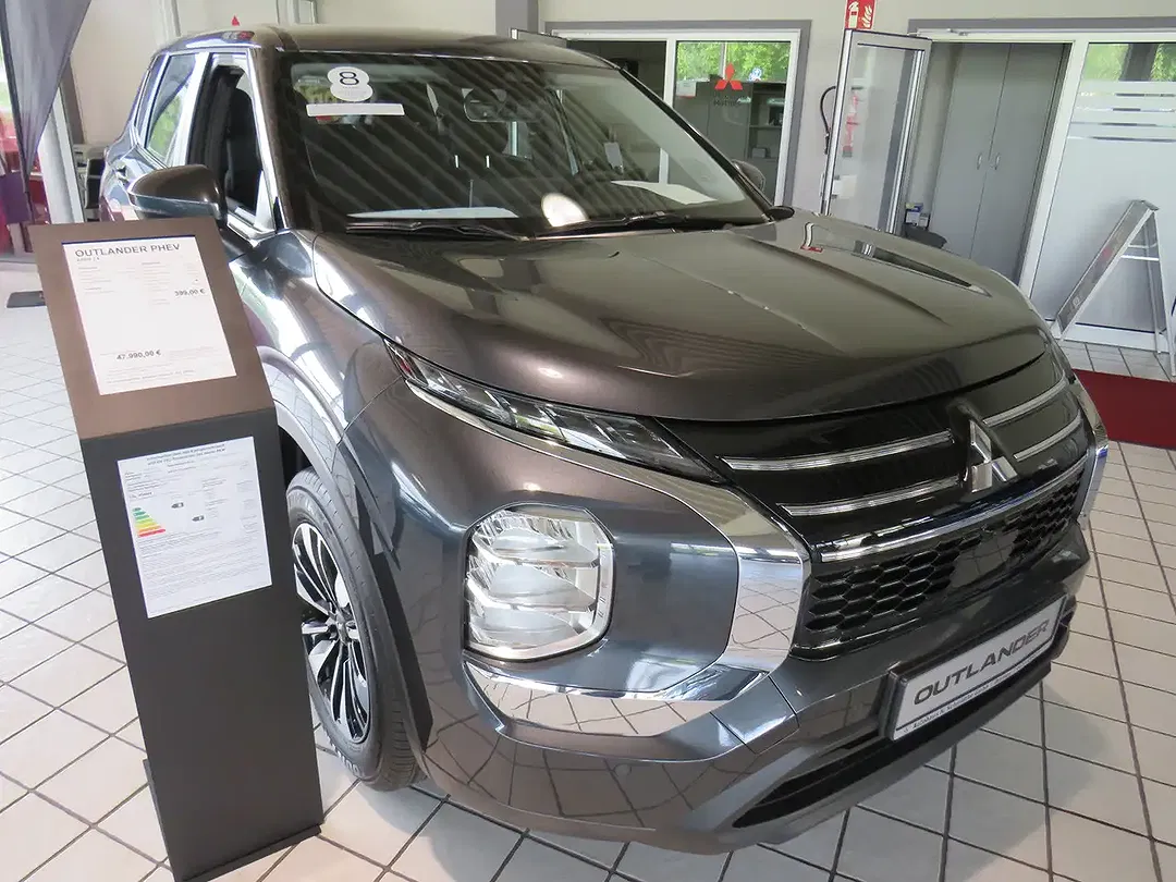 Mitsubishi Outlander - Thumbnail 4