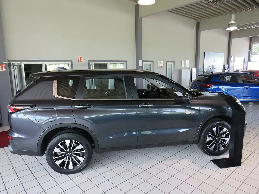 Mitsubishi Outlander - Thumbnail 6