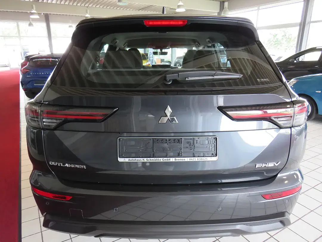 Mitsubishi Outlander - Thumbnail 7
