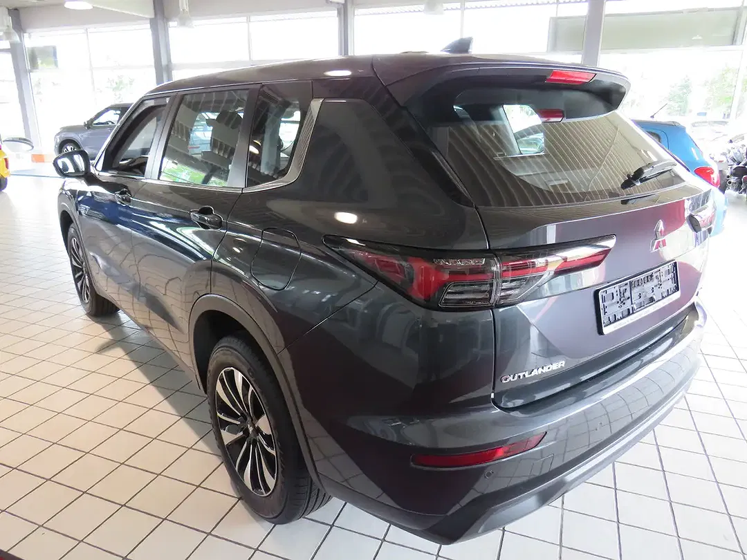 Mitsubishi Outlander - Thumbnail 8