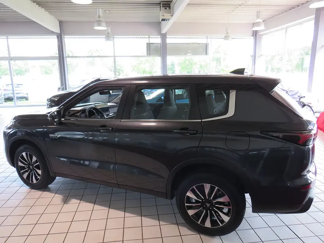 Mitsubishi Outlander - Thumbnail 9
