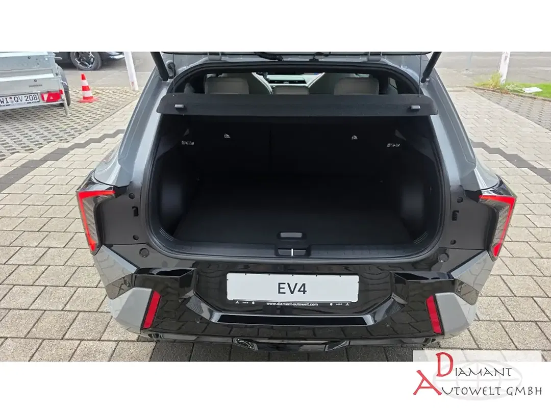 Kia EV4 - Thumbnail 12