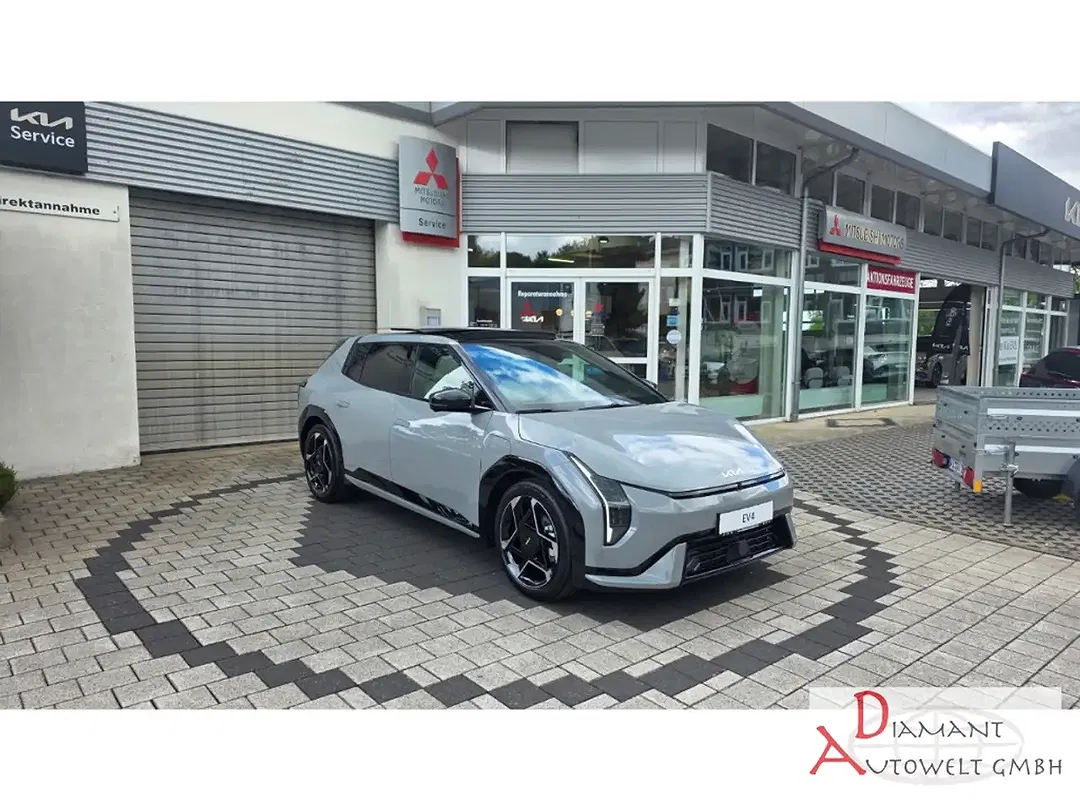 Kia EV4 - Thumbnail 3