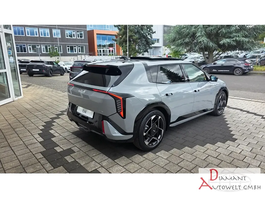 Kia EV4 - Thumbnail 5