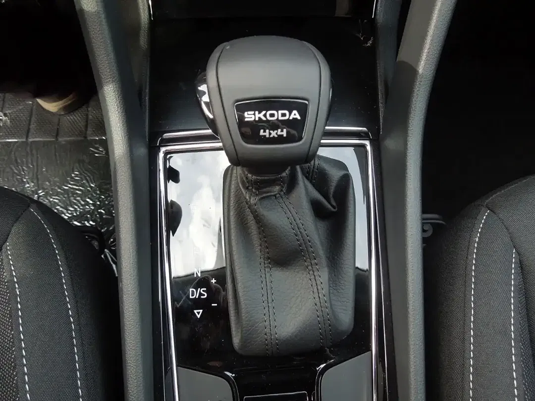 Skoda Karoq - Thumbnail 9