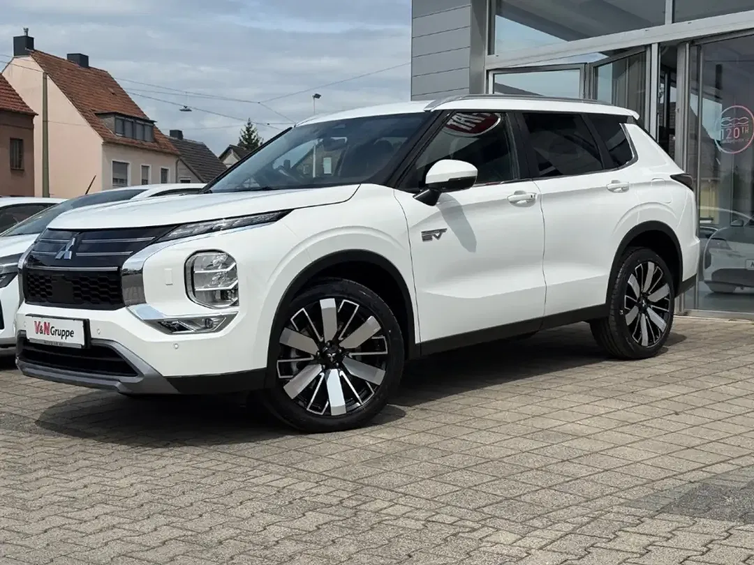 Mitsubishi Outlander - Thumbnail 3
