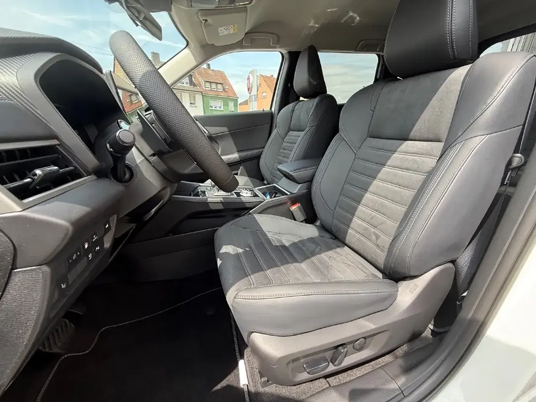 Mitsubishi Outlander - Thumbnail 7