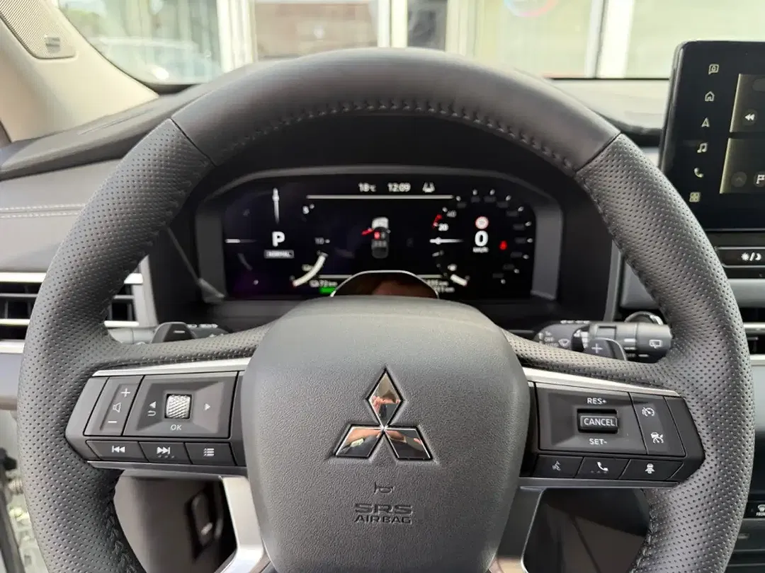 Mitsubishi Outlander - Thumbnail 9