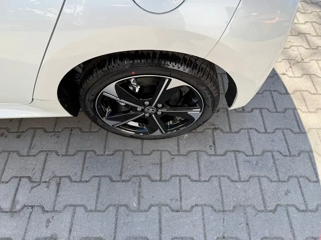 Toyota Yaris - Thumbnail 11