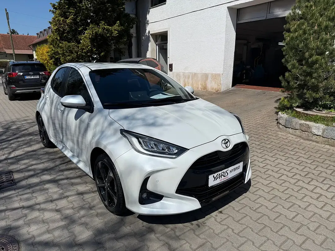 Toyota Yaris - Thumbnail 2