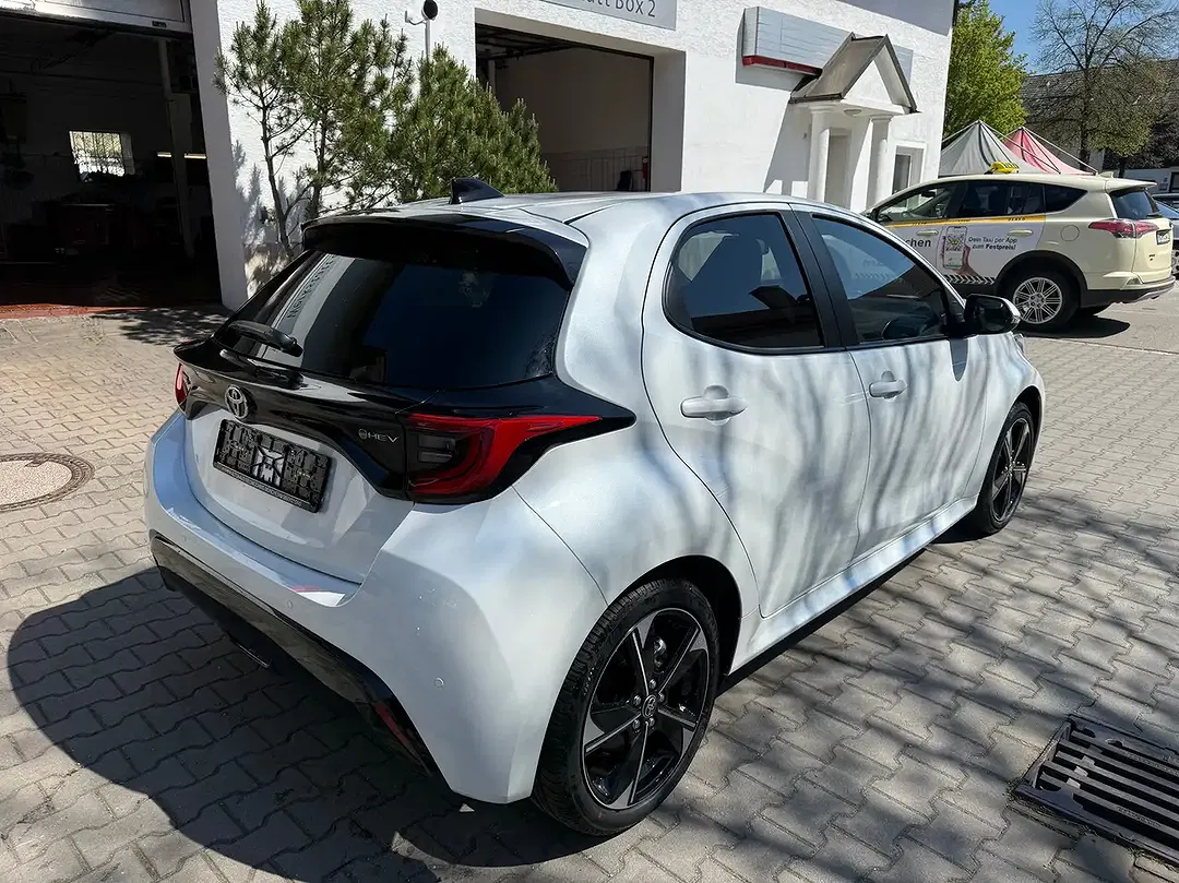 Toyota Yaris - Thumbnail 4