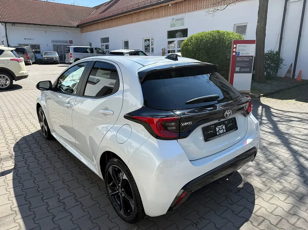 Toyota Yaris - Thumbnail 5