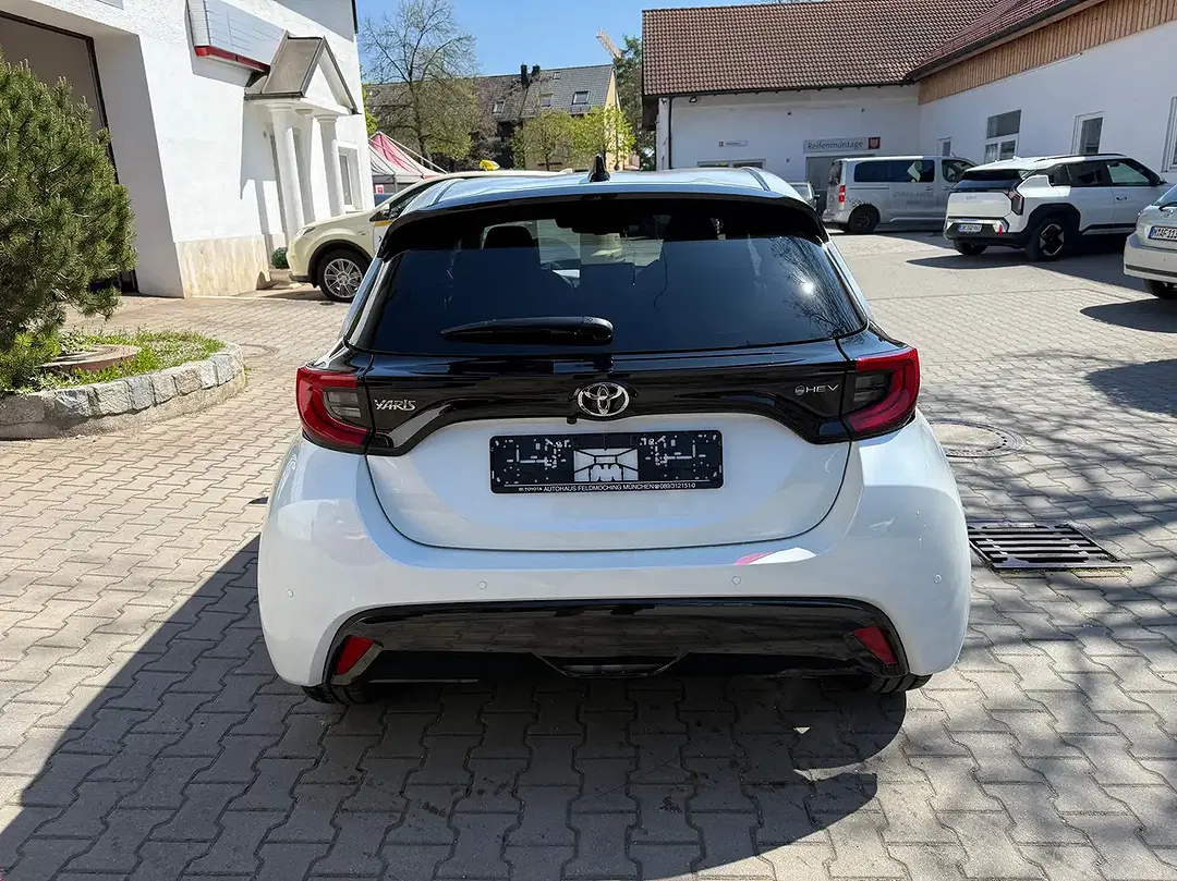 Toyota Yaris - Thumbnail 6