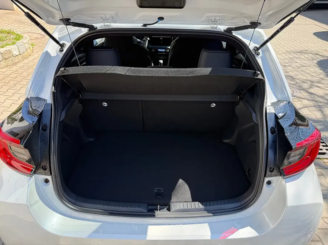 Toyota Yaris - Thumbnail 7