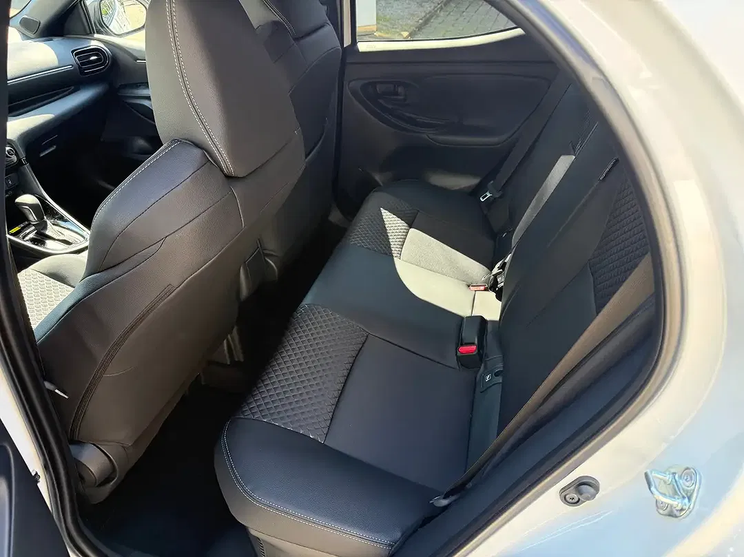 Toyota Yaris - Thumbnail 8