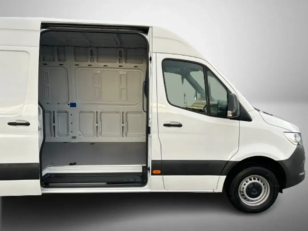 Mercedes-Benz Sprinter - Thumbnail 4